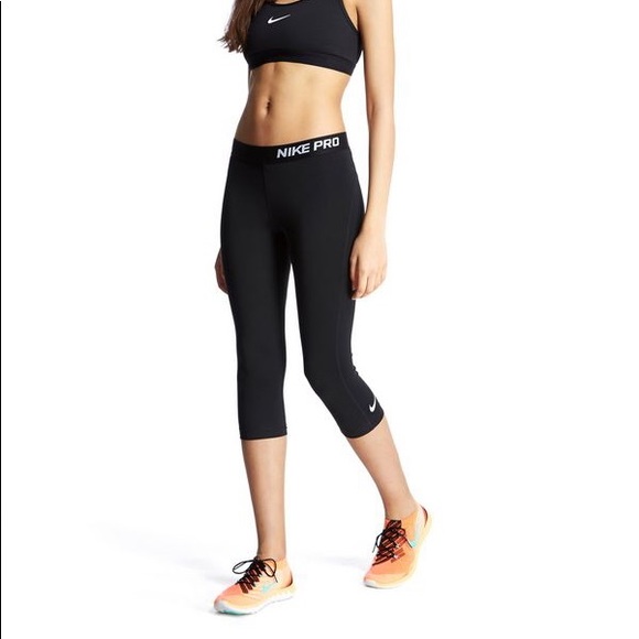 Nike Pants - Nike Pro cropped leggings